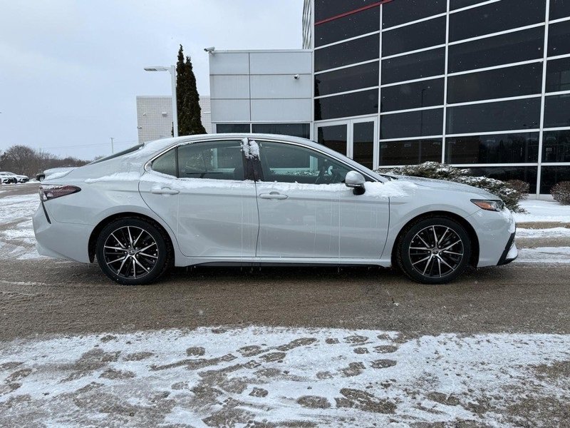 Used 2022 Toyota Camry SE video 2
