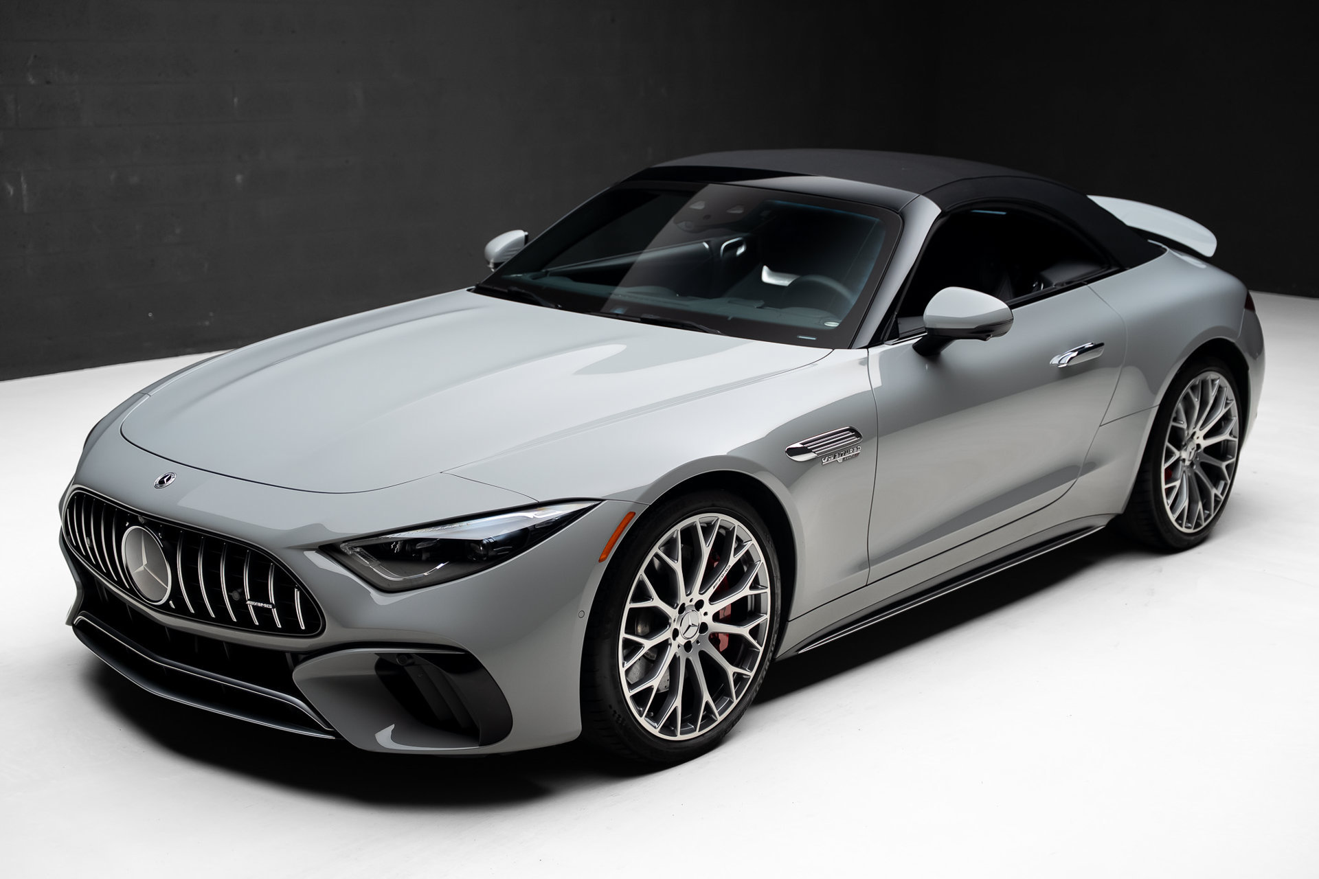 Used 2022 Mercedes-Benz SL 55 AMG 4MATIC w/ Driver Assistance Package image 5