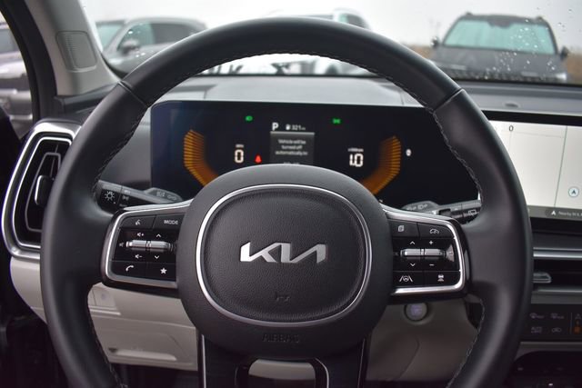 Used 2025 Kia Sorento S image 32
