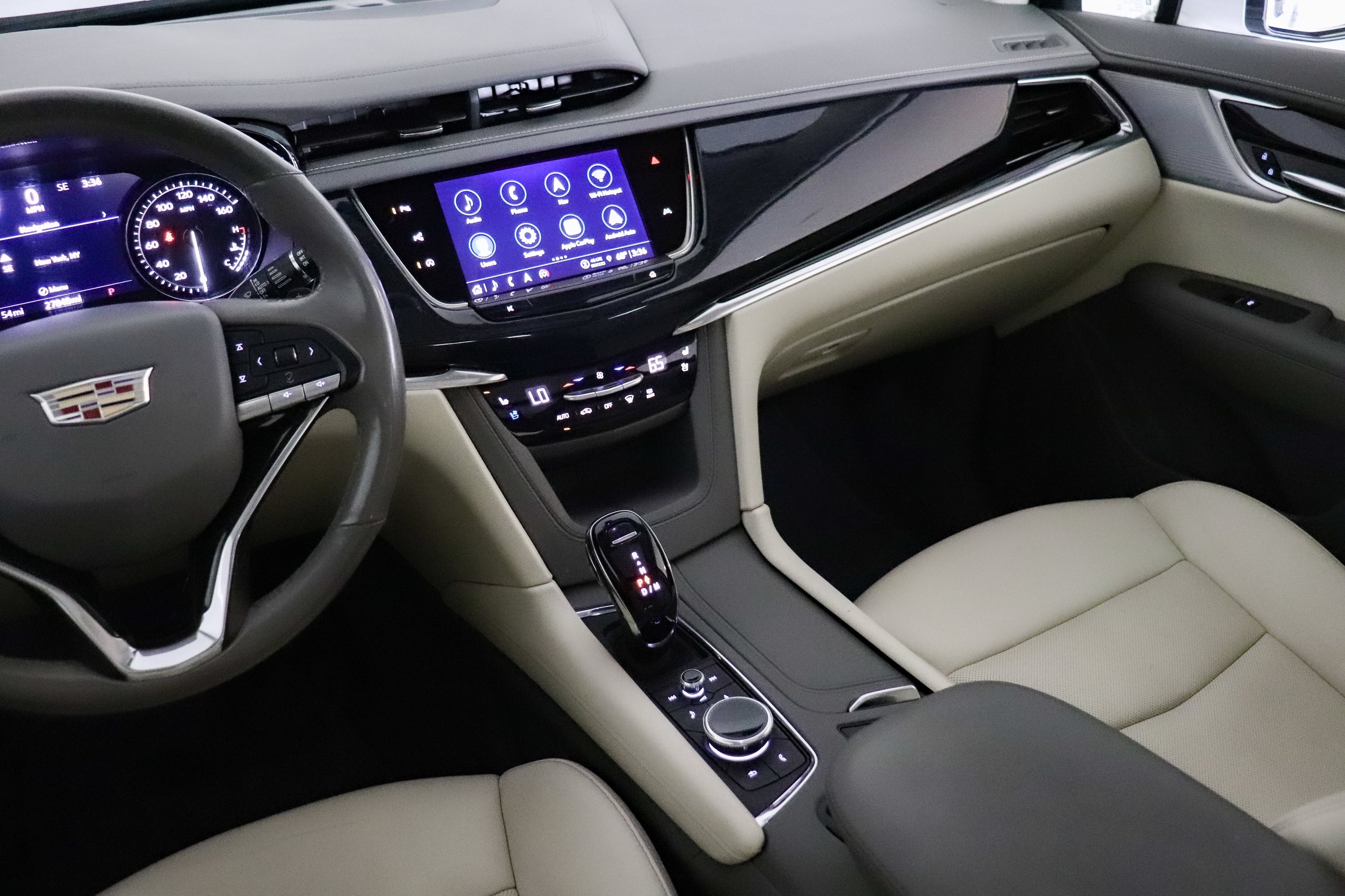 Used 2024 Cadillac XT6 Premium Luxury w/ Technology Package AWD/4WD image 26