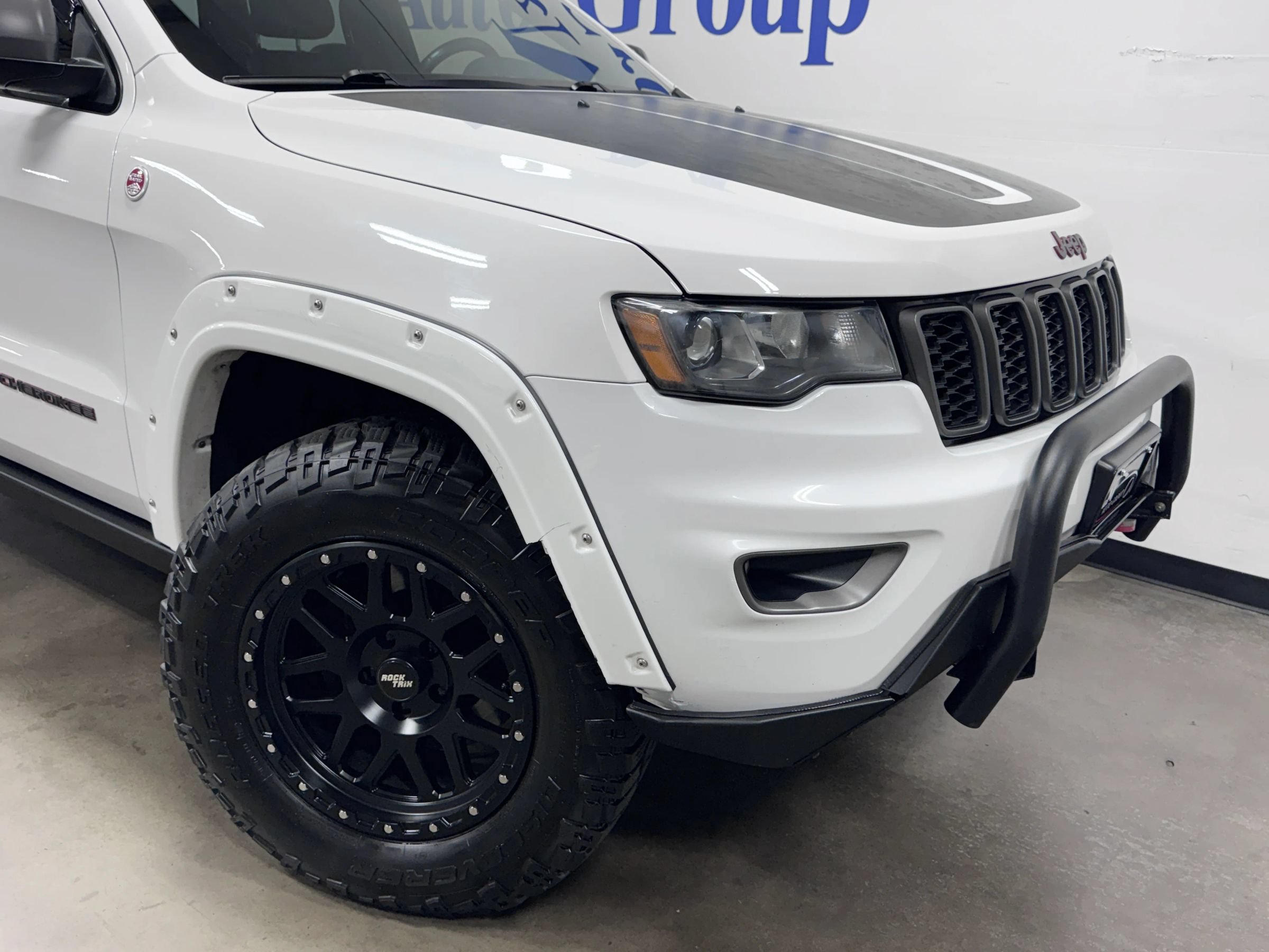 Used 2017 Jeep Grand Cherokee Trailhawk AWD/4WD image 24