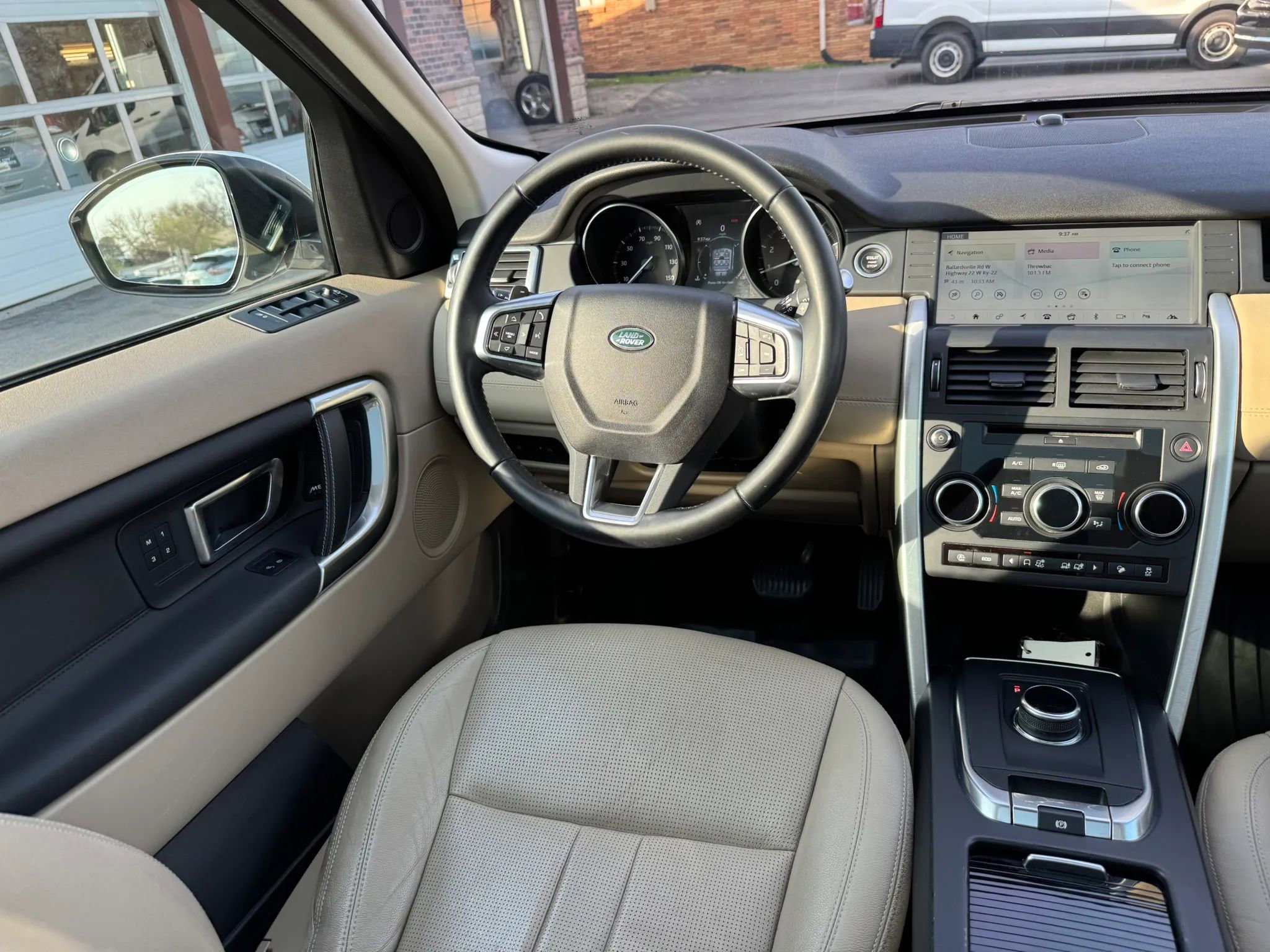 Used 2018 Land Rover Discovery Sport HSE image 49