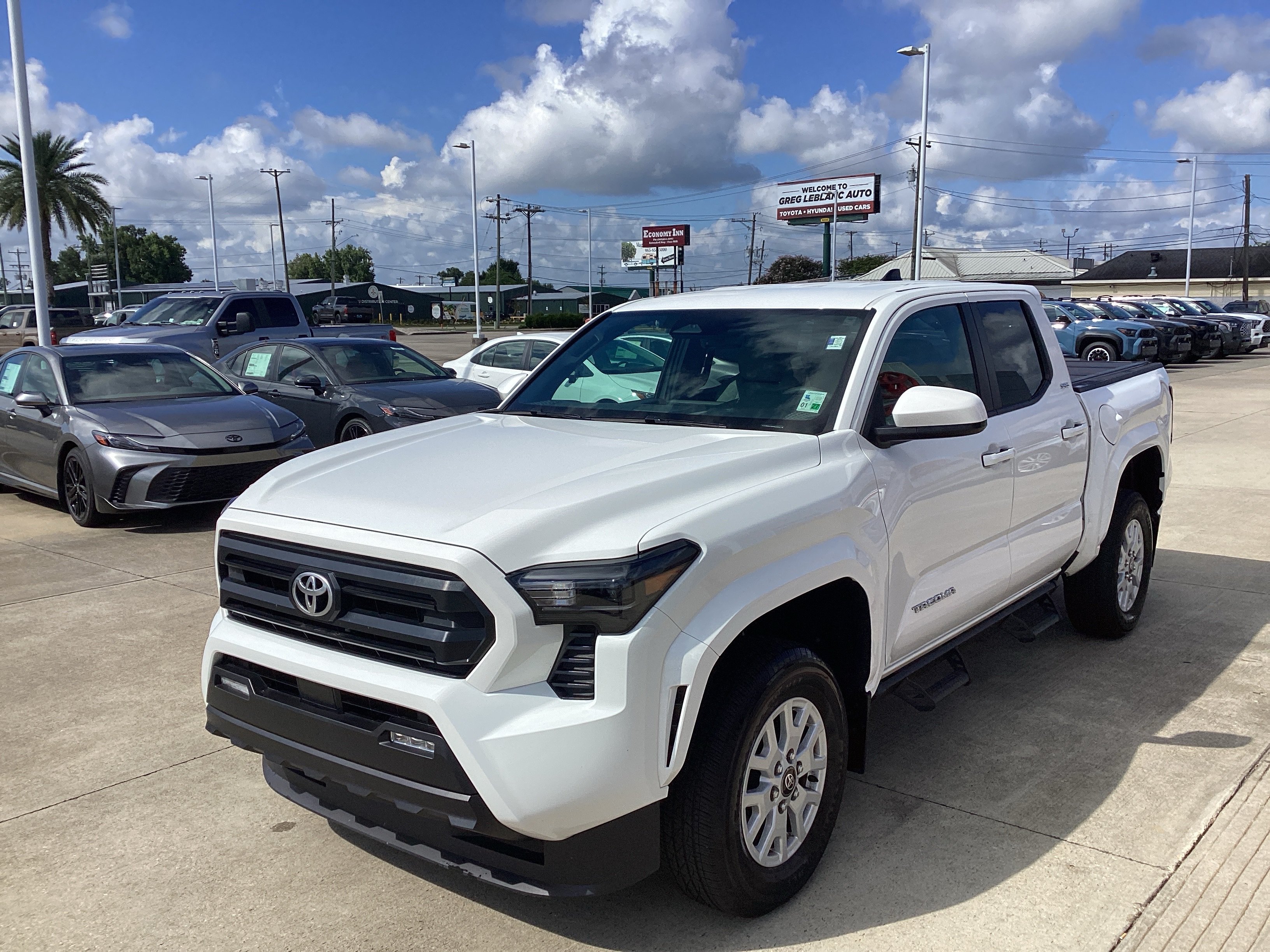 Used 2024 Toyota Tacoma SR5 RWD image 3