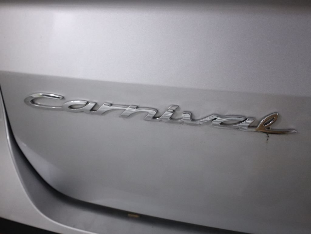 Used 2022 Kia Carnival LX FWD image 64