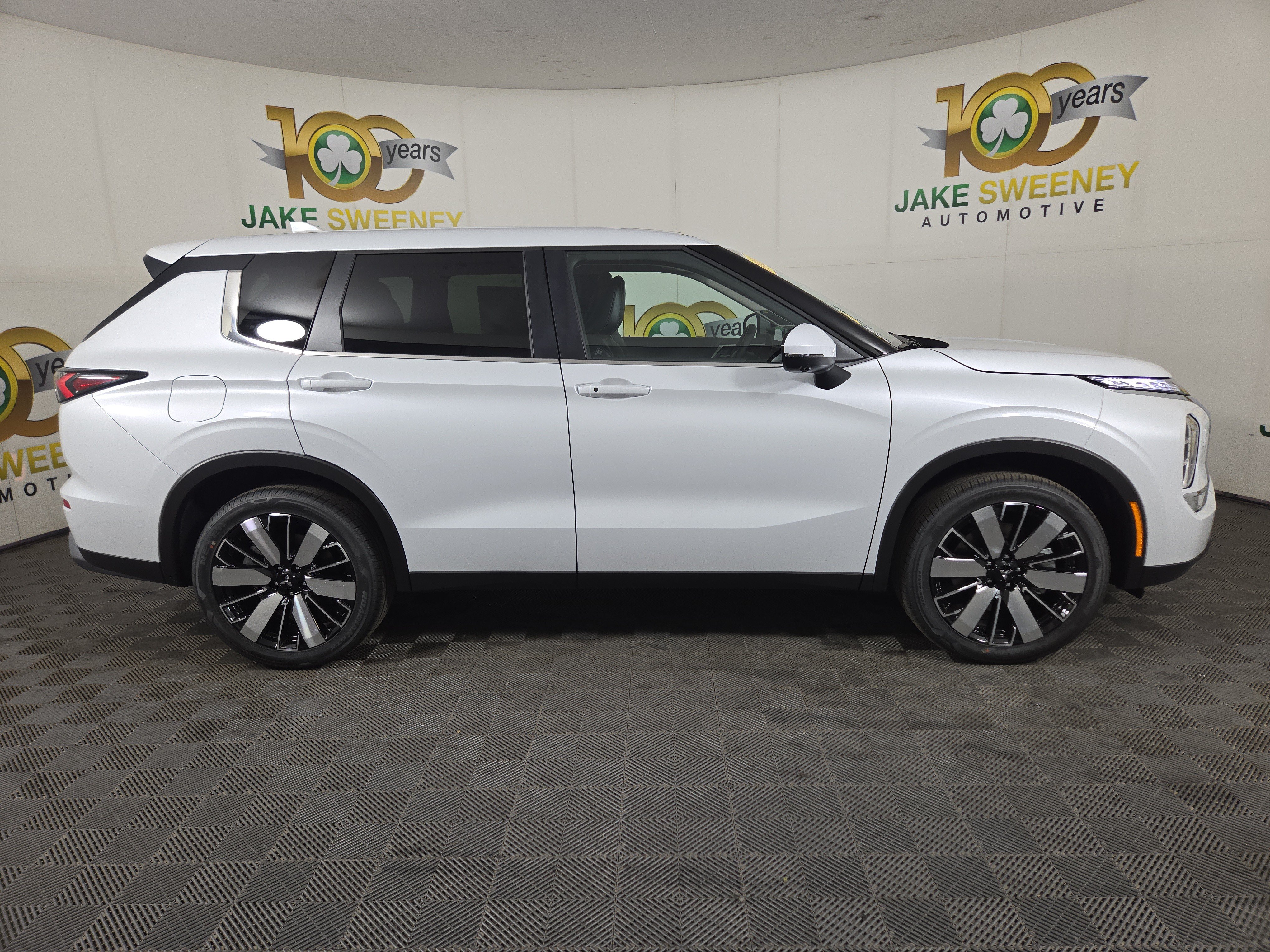 New 2026 Mitsubishi Outlander SE AWD/4WD image 8