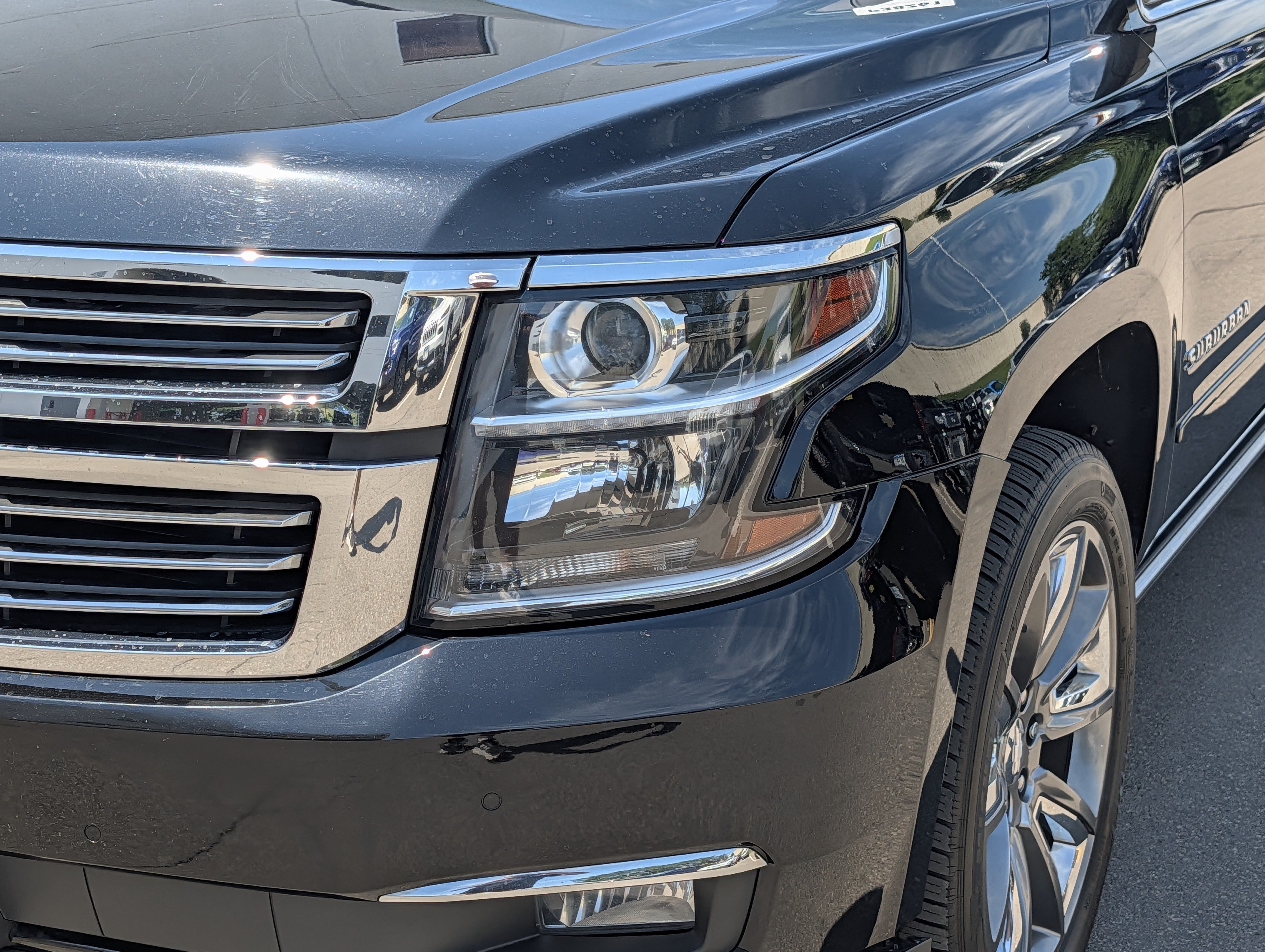 Used 2019 Chevrolet Suburban Premier AWD/4WD image 16
