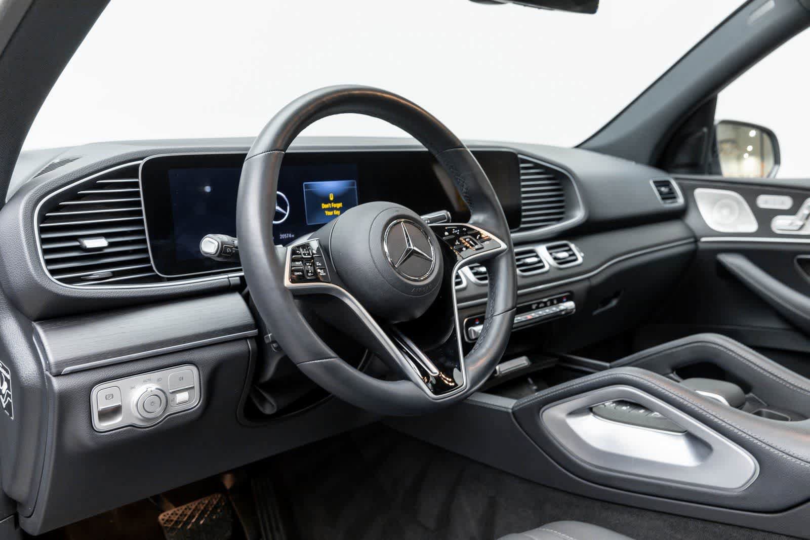 Used 2025 Mercedes-Benz GLE 450e 4MATIC w/ Driver Assistance Package image 2