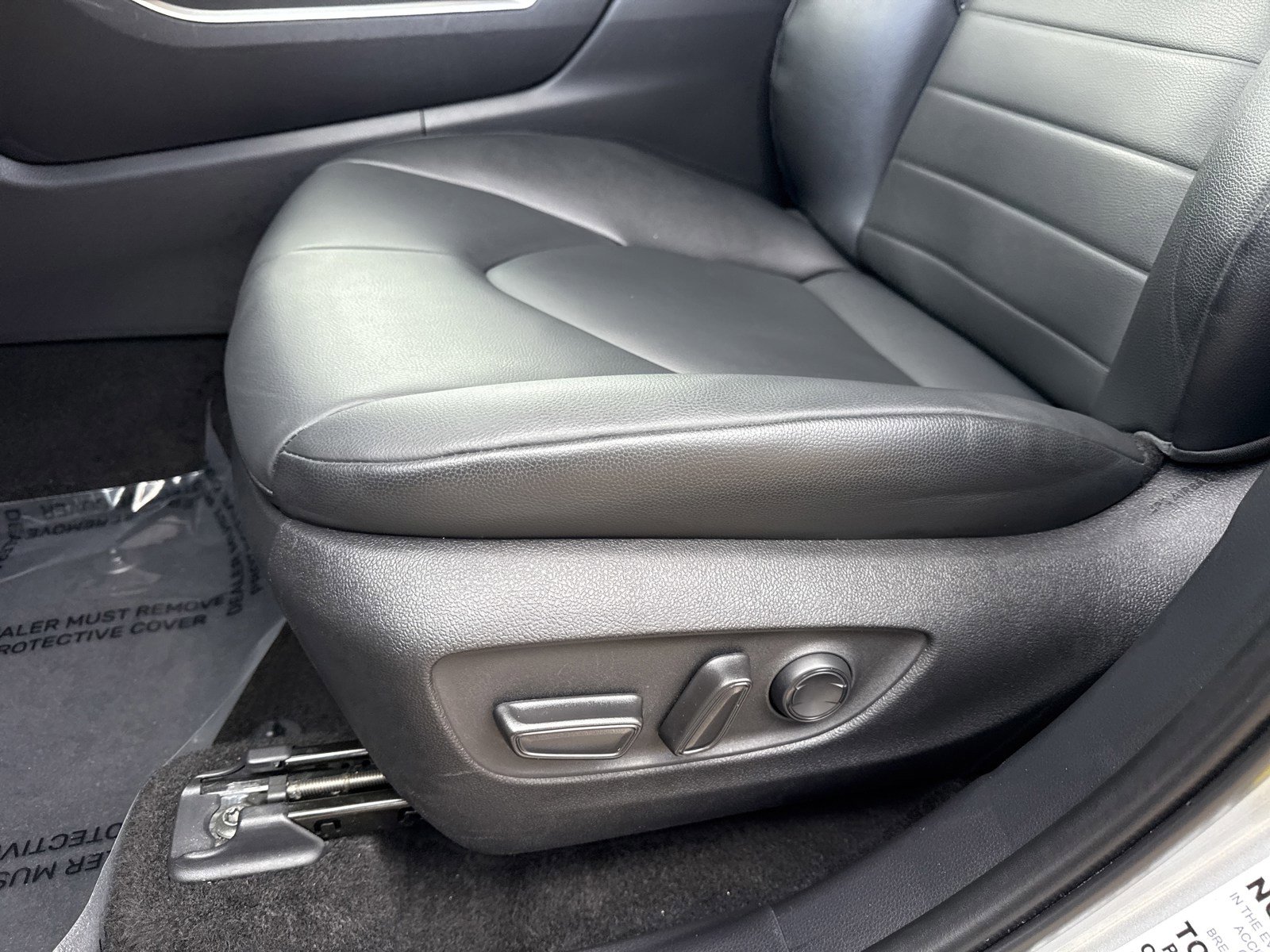 Used 2025 Toyota Highlander XLE image 12