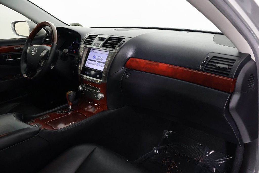 Used 2012 Lexus LS 460 w/ Comfort Pkg RWD image 9