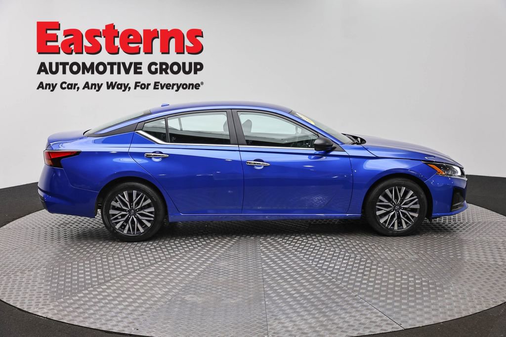 Used 2025 Nissan Altima 2.5 SV FWD image 4