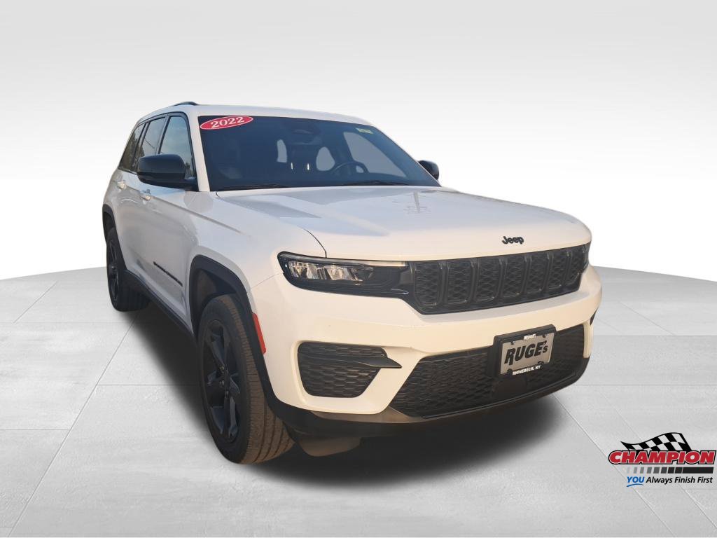 Used 2022 Jeep Grand Cherokee Altitude AWD/4WD image 8
