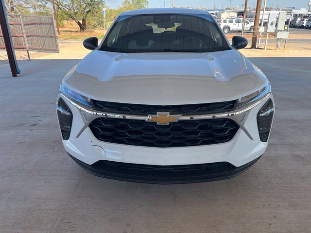 Used 2026 Chevrolet Trax LS FWD image 2