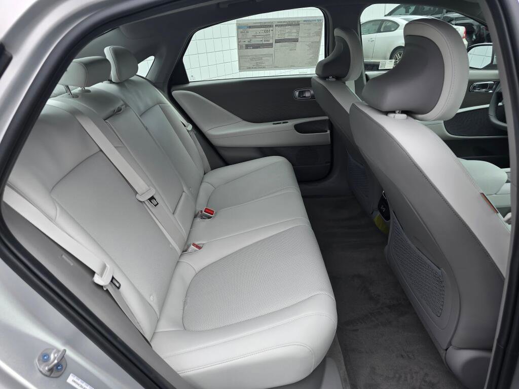 New 2025 Hyundai Ioniq 6 SEL AWD/4WD image 26
