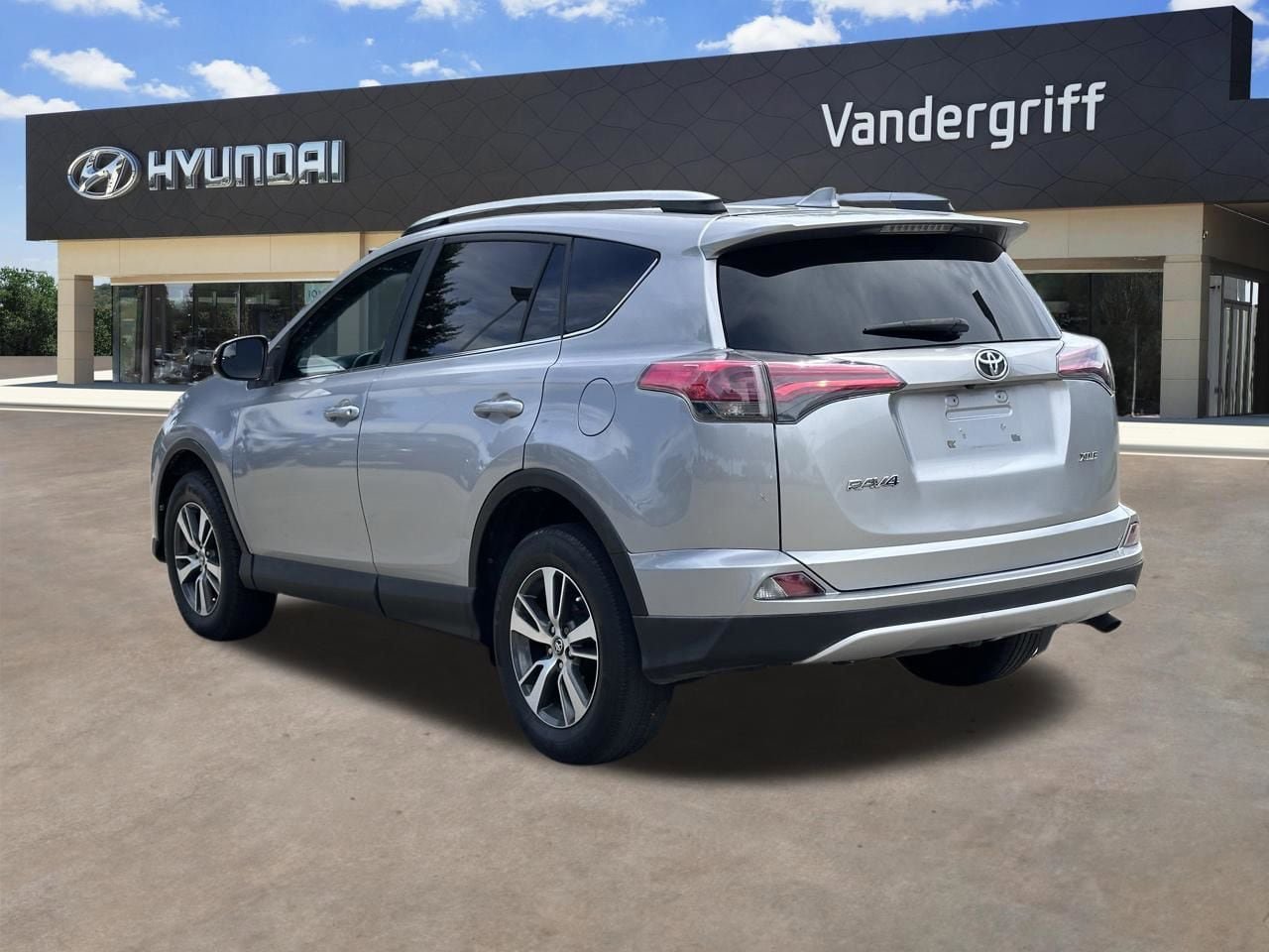 Used 2016 Toyota RAV4 XLE FWD image 10