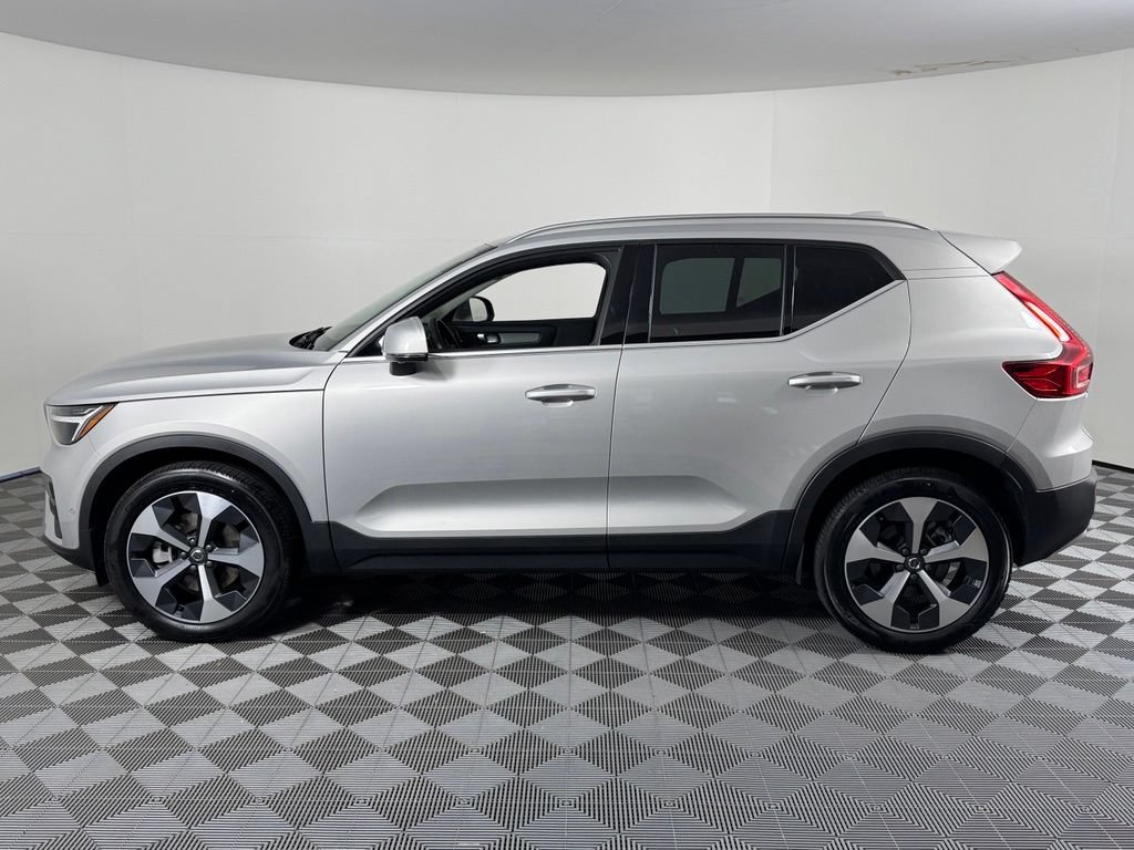 Certified 2025 Volvo XC40 B5 Plus AWD/4WD image 12