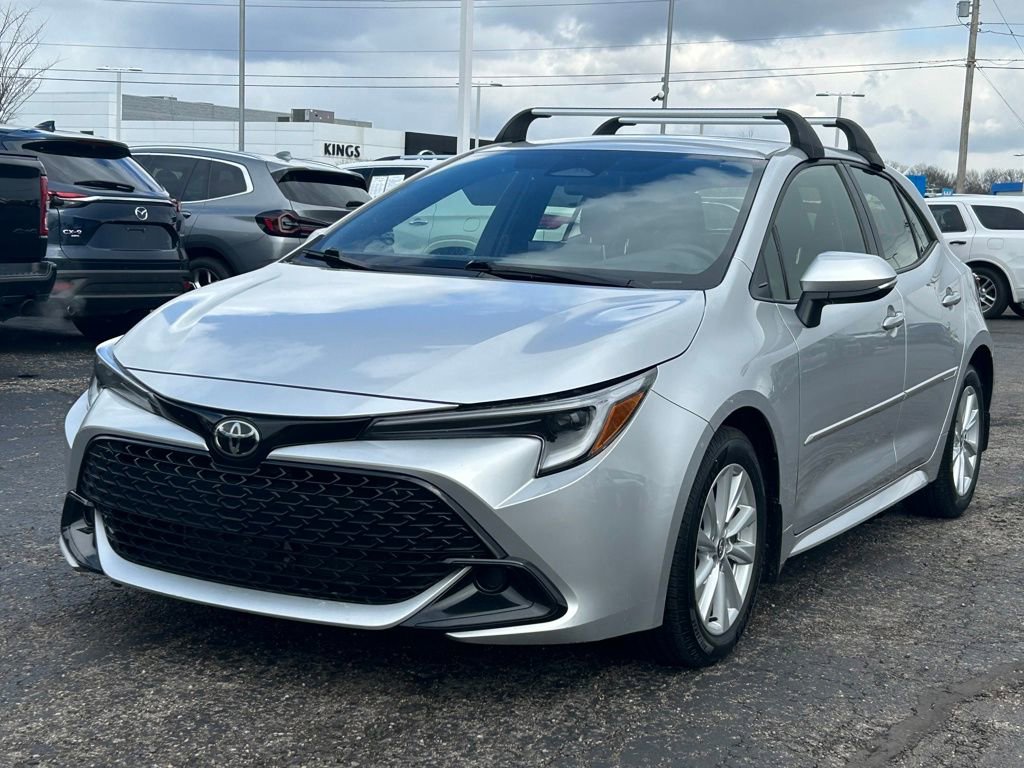 Used 2025 Toyota Corolla SE image 3