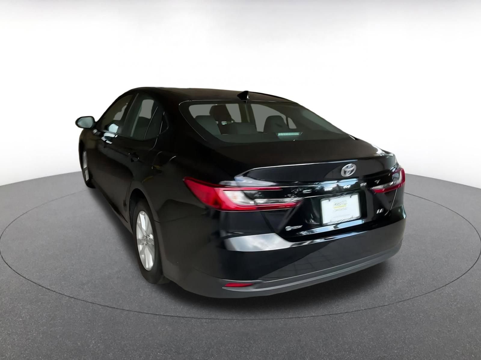 Used 2025 Toyota Camry LE image 10