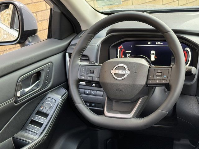 Used 2025 Nissan Rogue SL w/ Tech Package image 18