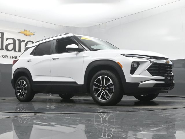 Used 2025 Chevrolet TrailBlazer LT AWD/4WD image 2
