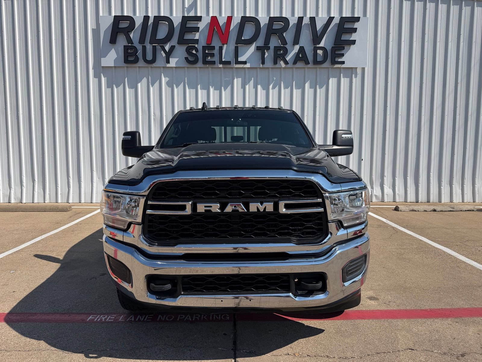 Used 2024 RAM 3500 Tradesman w/ Chrome Appearance Group AWD/4WD image 10