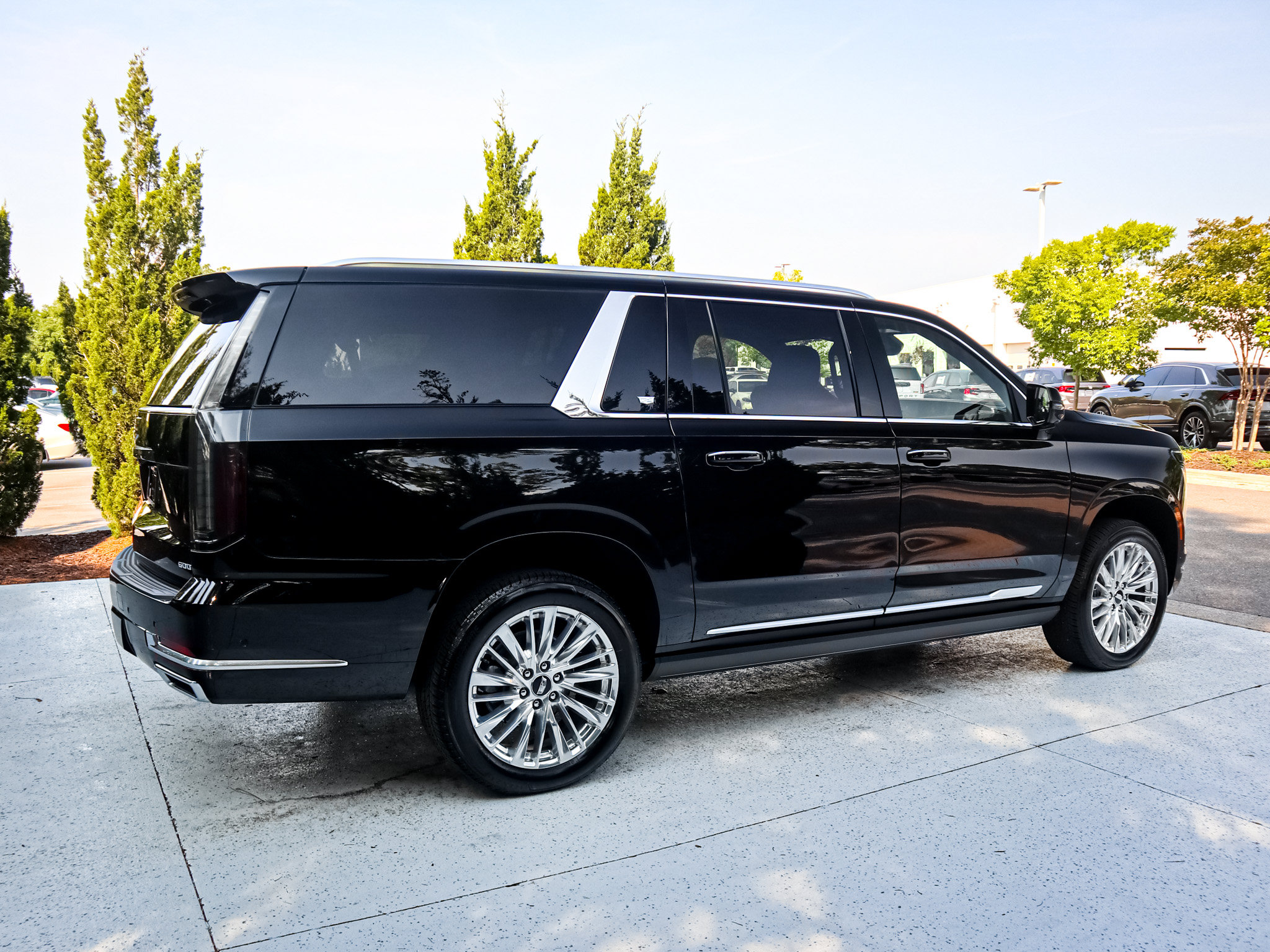 Used 2026 Cadillac Escalade ESV Luxury AWD/4WD image 11