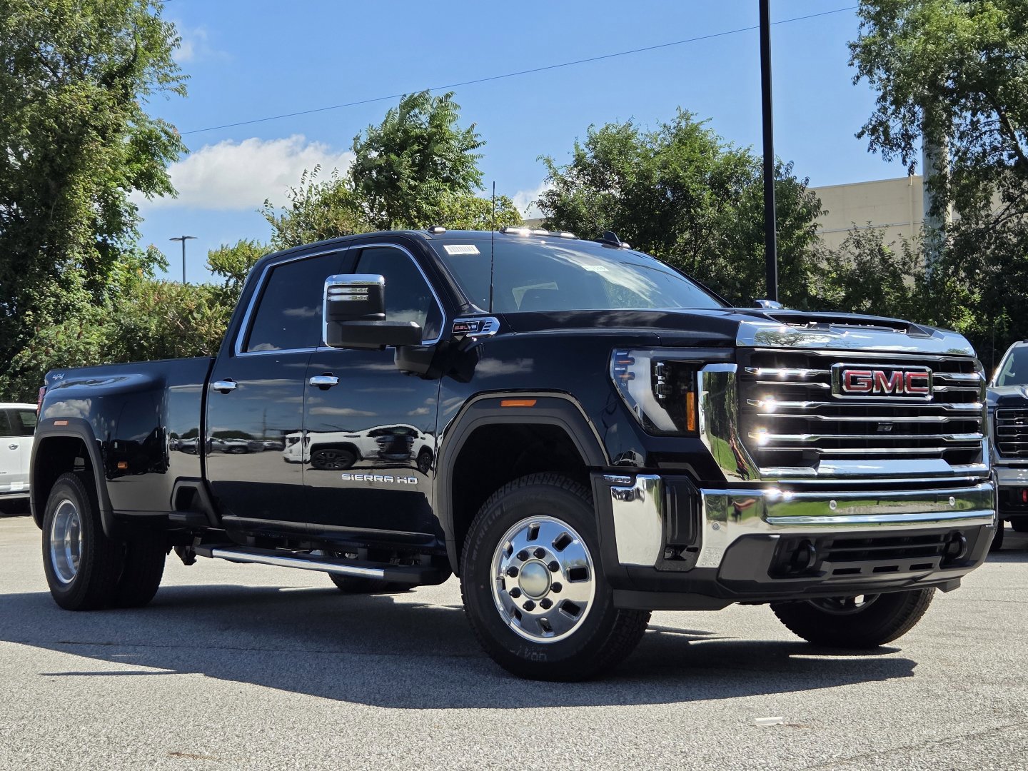 New 2026 GMC Sierra 3500 SLT w/ SLT Premium Package AWD/4WD image 2