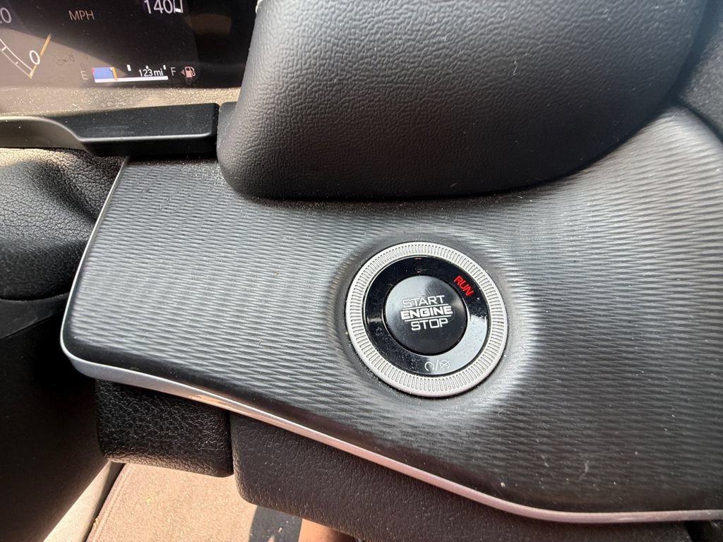 Used 2024 Jeep Grand Cherokee Altitude AWD/4WD image 33