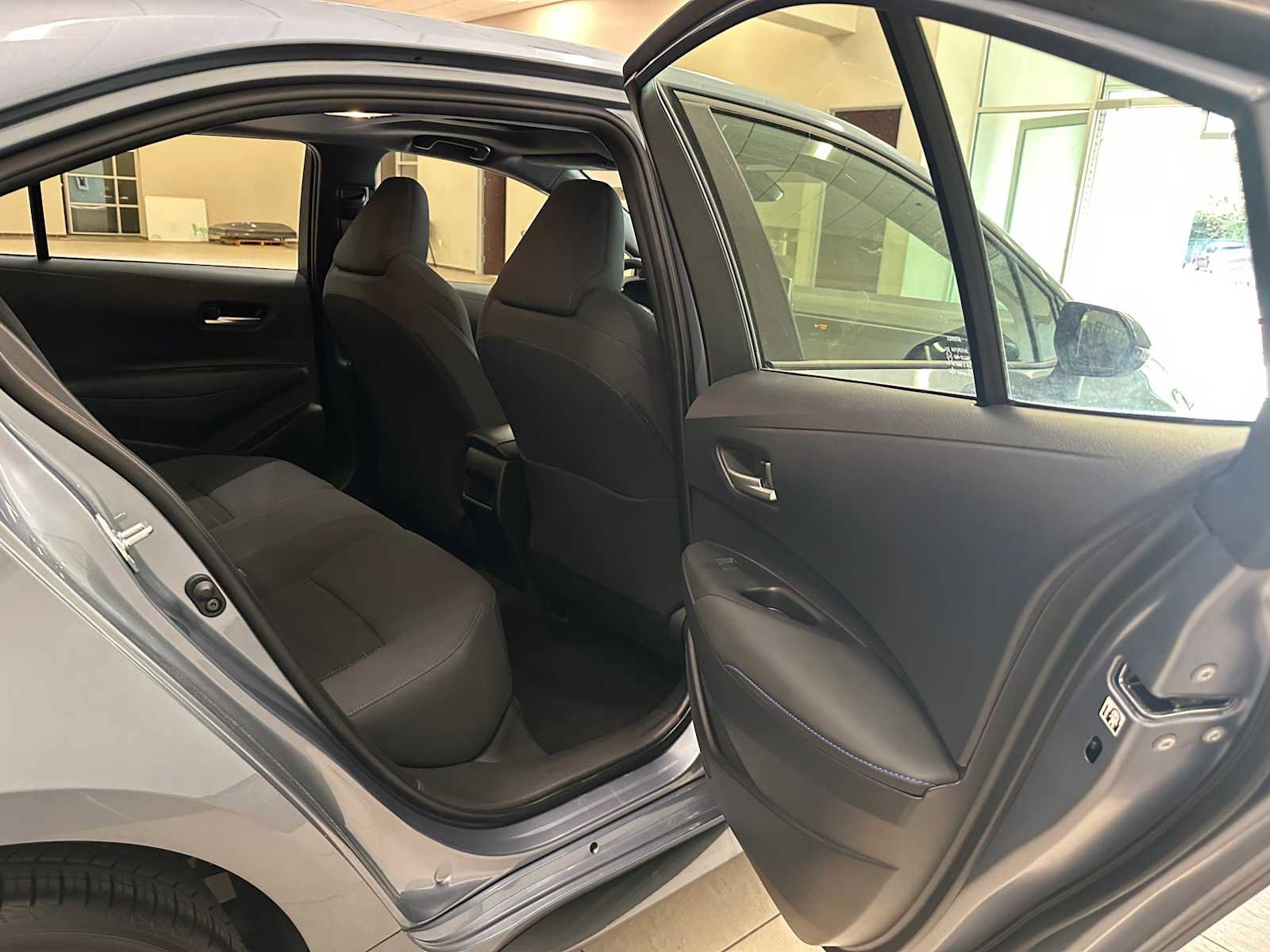 Used 2021 Toyota Corolla SE w/ SE Premium Package FWD image 27