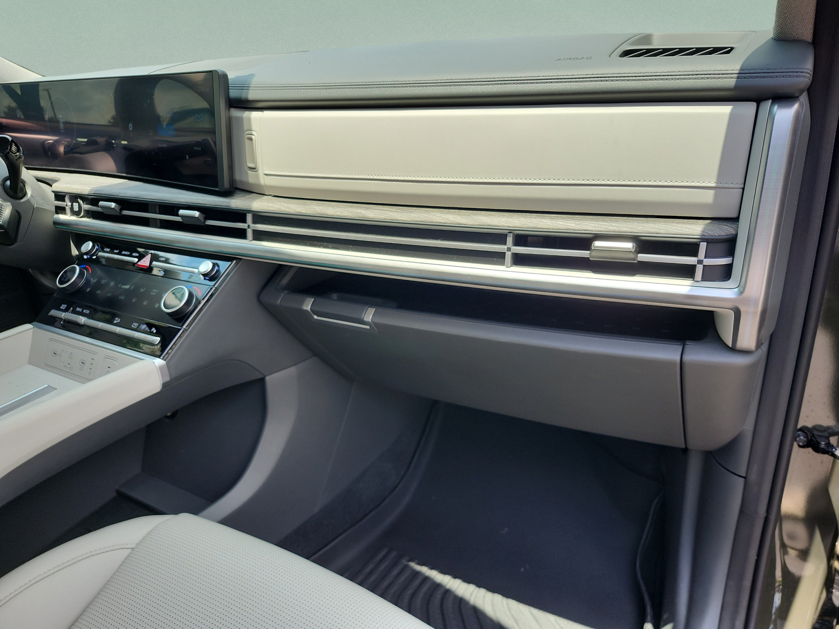 Certified 2025 Hyundai Santa Fe Limited FWD image 20