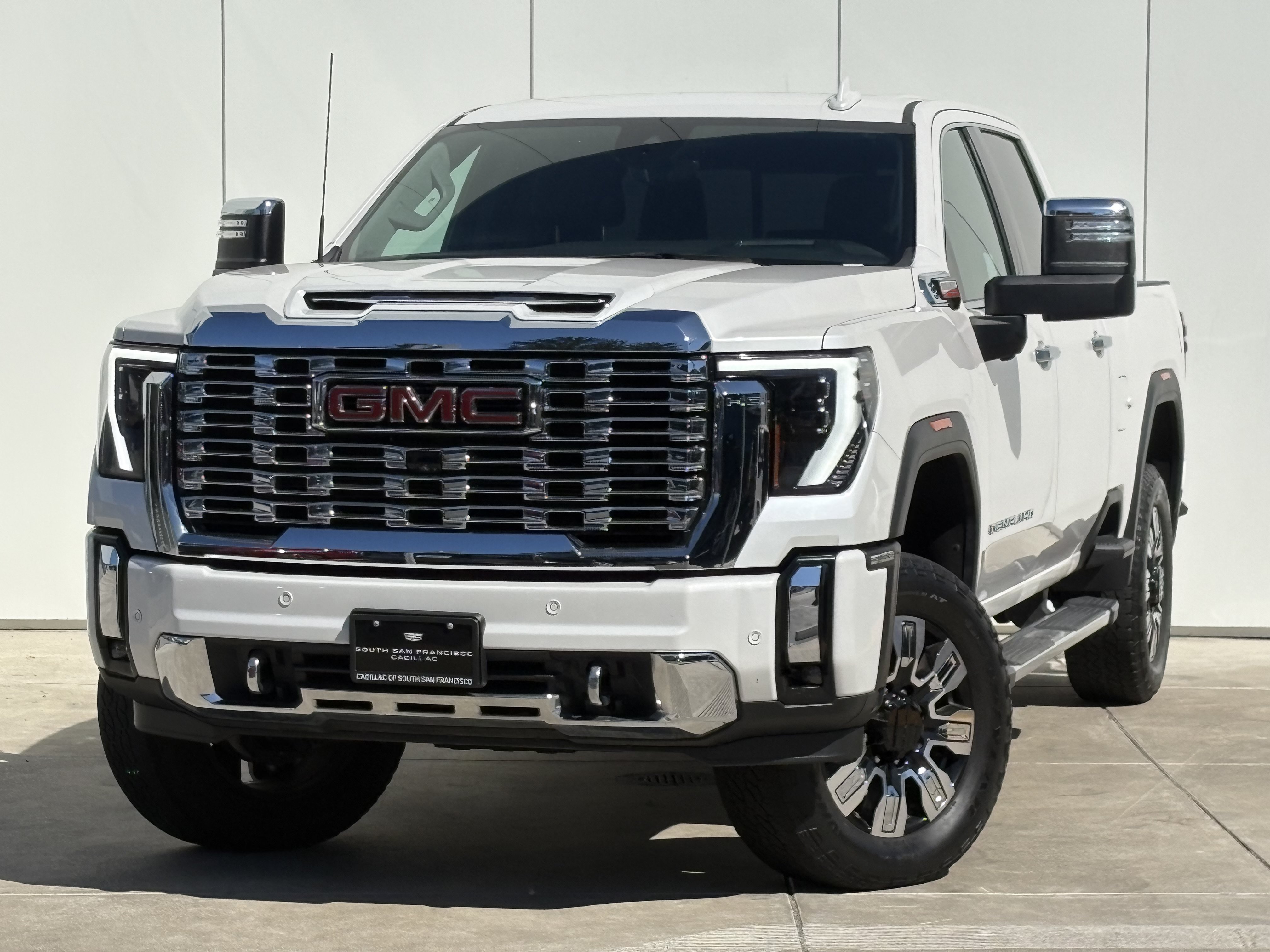 Used 2024 GMC Sierra 2500 Denali w/ Technology Package AWD/4WD image 1