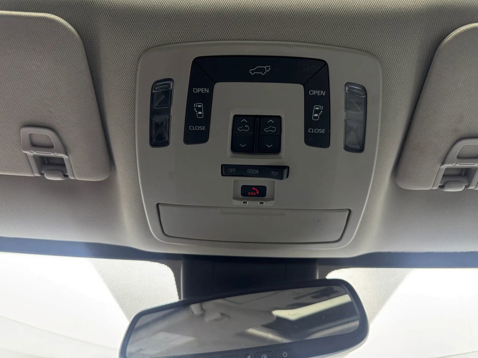 Used 2023 Toyota Sienna XLE AWD/4WD image 24