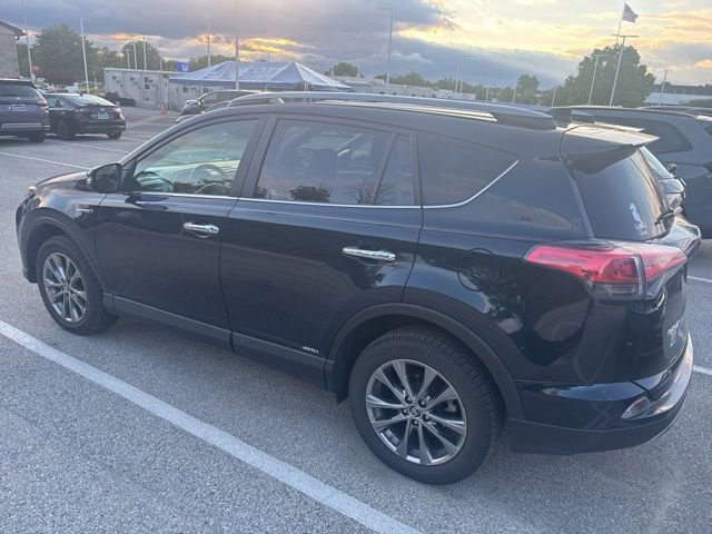 Used 2018 Toyota RAV4 Limited AWD/4WD image 3