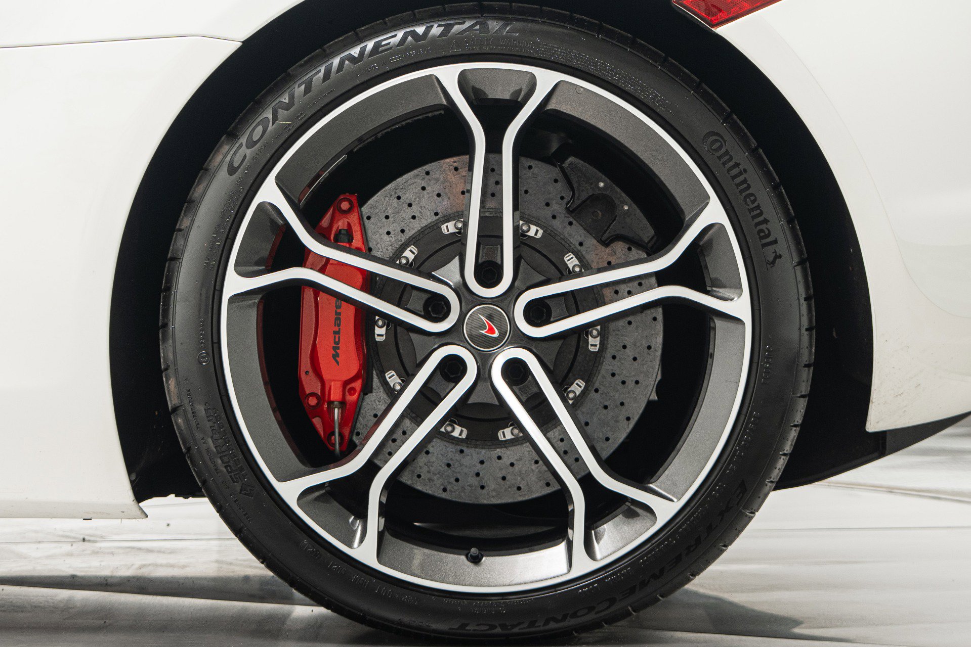Used 2014 McLaren MP4-12C Spider RWD image 11