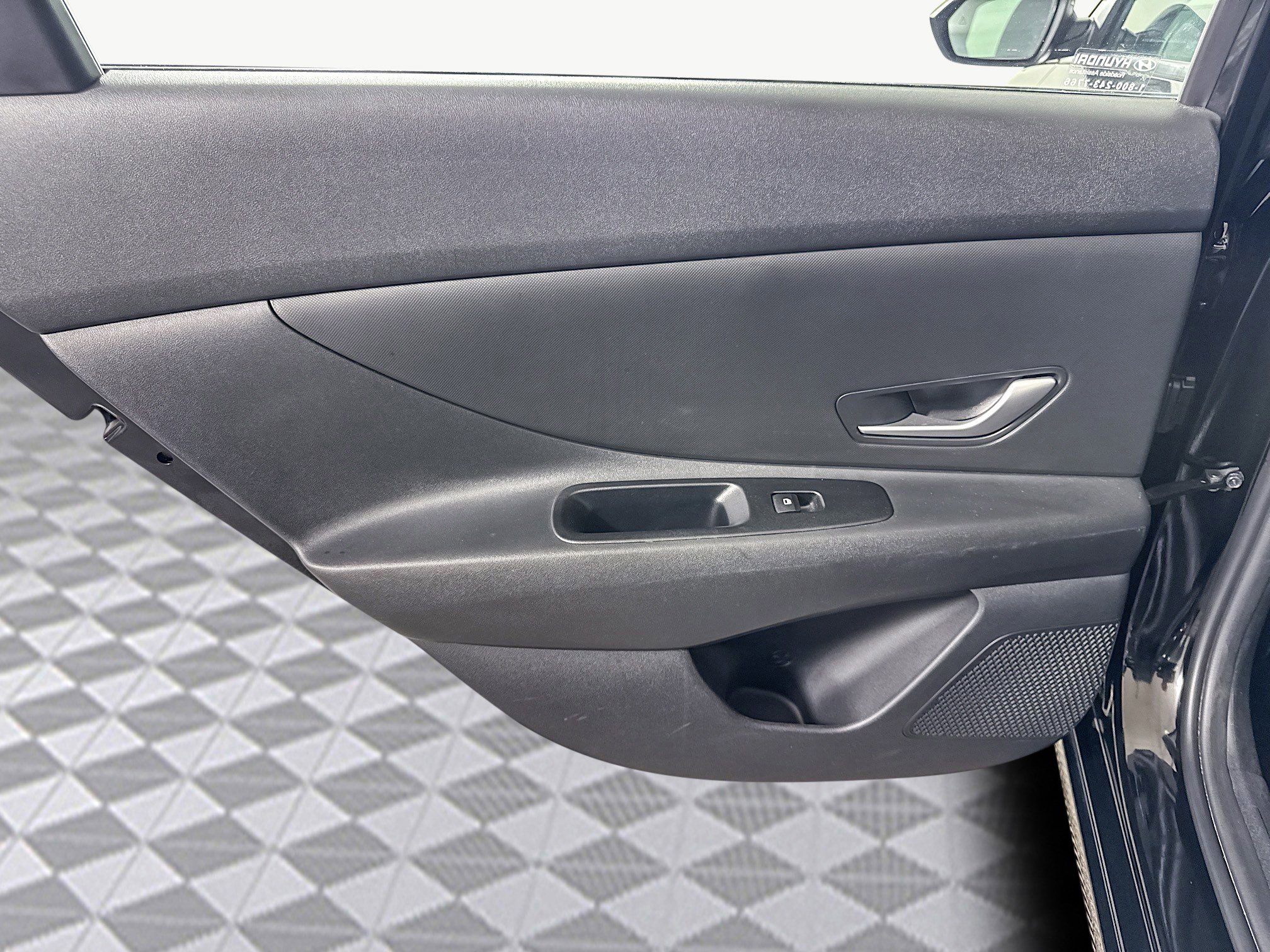 Used 2025 Hyundai Elantra SE image 25