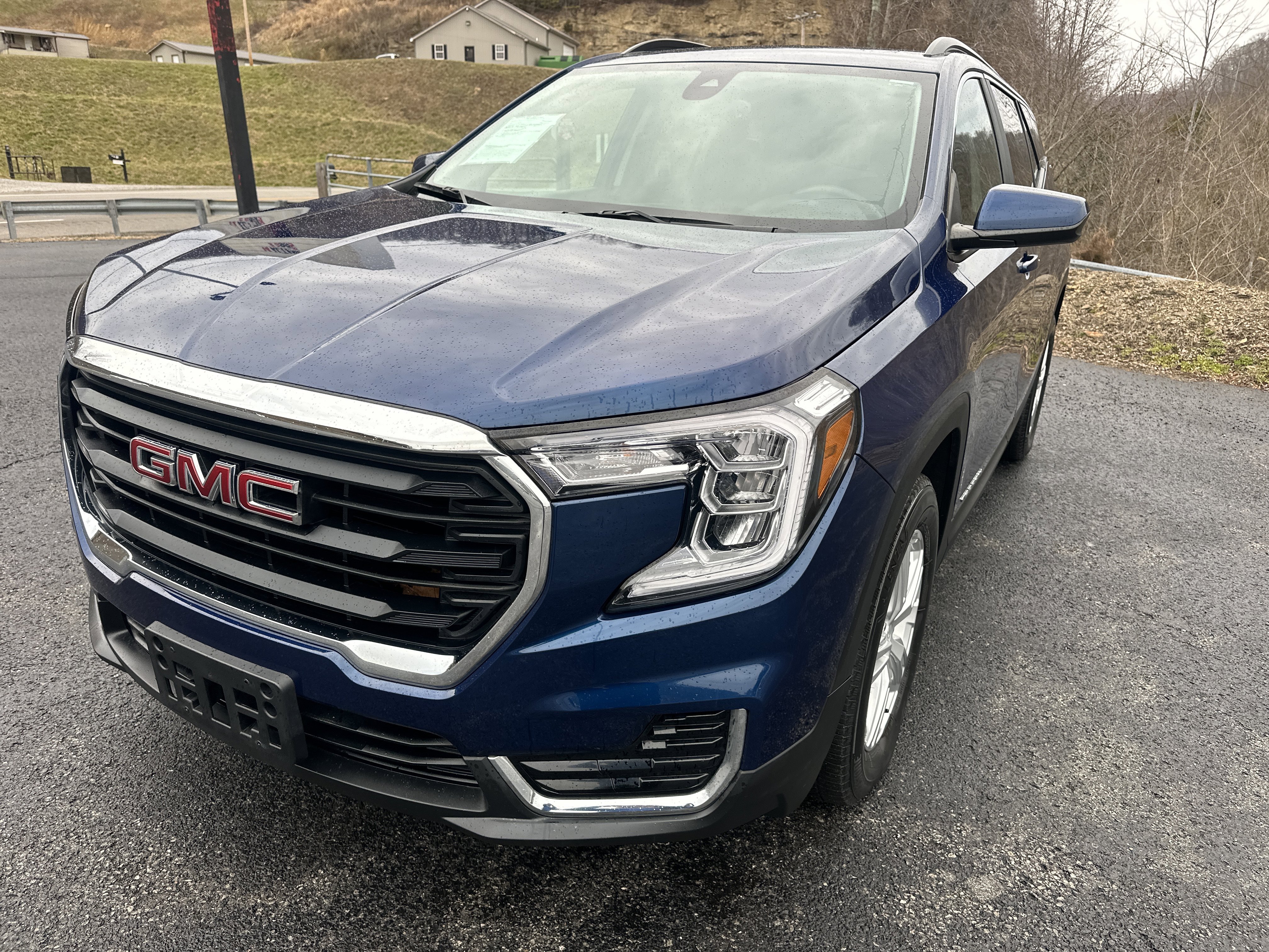 Used 2022 GMC Terrain SLE w/ Driver Convenience Package image 6