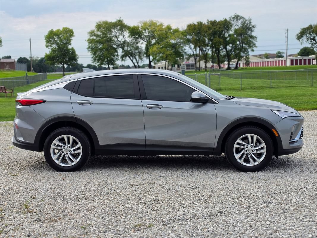 Used 2024 Buick Envista Preferred w/ Convenience II Package FWD image 4