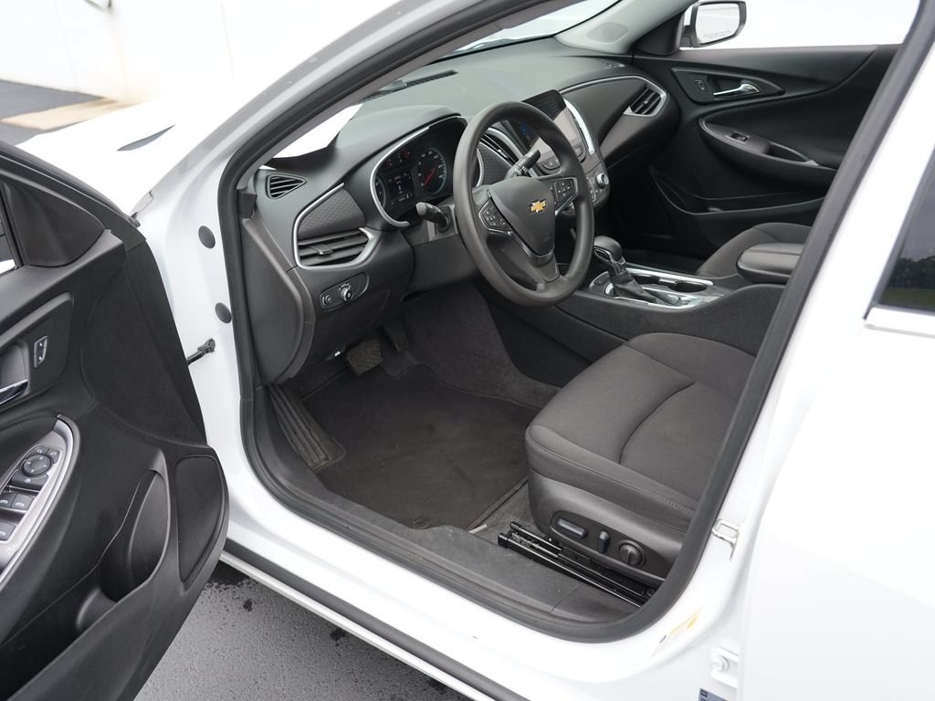 Used 2024 Chevrolet Malibu LT FWD image 13