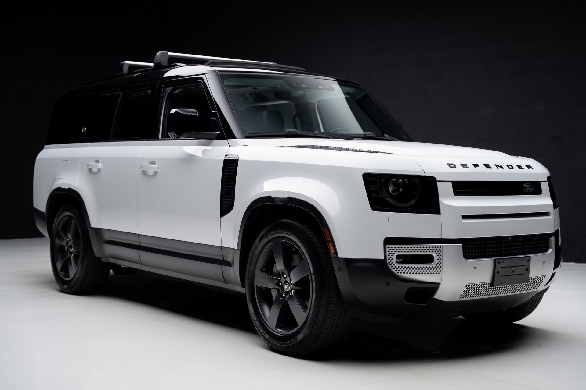 Used 2023 Land Rover Defender 130 SE image 89