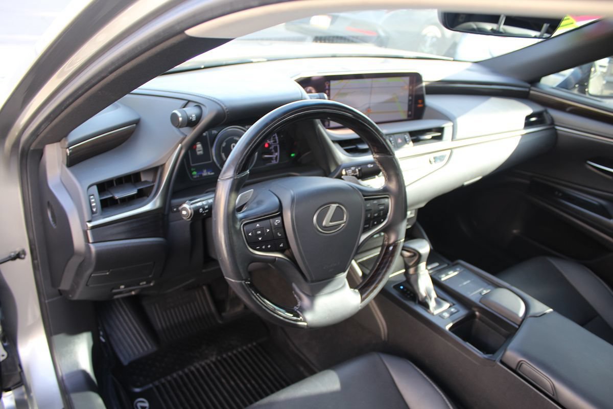 Used 2019 Lexus ES 300h w/ Premium Package FWD image 20