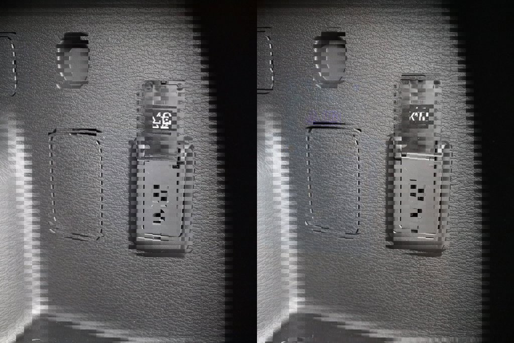 Used 2025 Mitsubishi Outlander SEL image 32