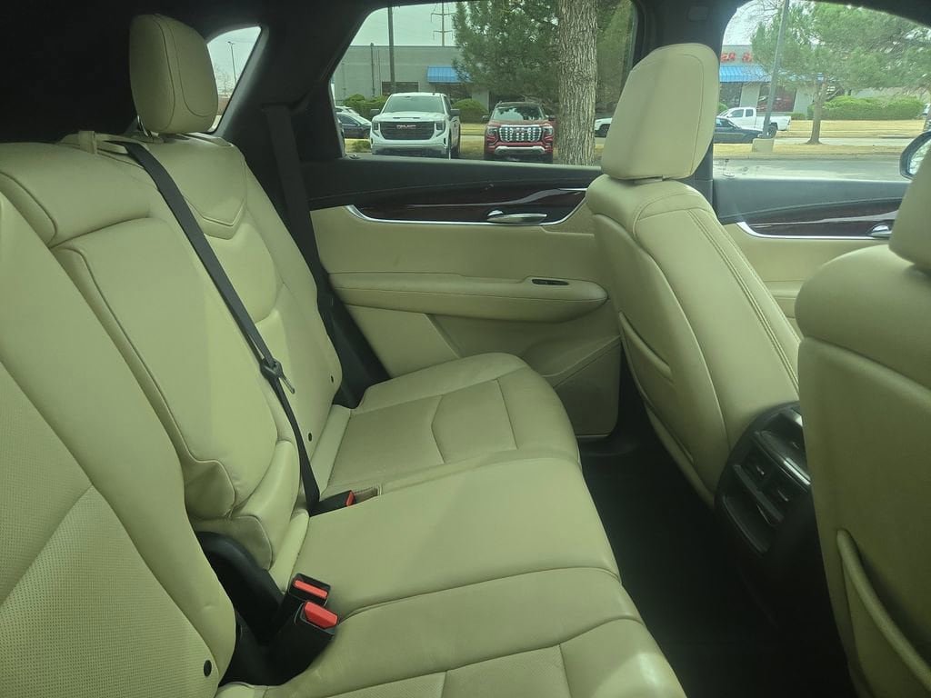 Used 2017 Cadillac XT5 Luxury w/ Driver Awareness Package image 6