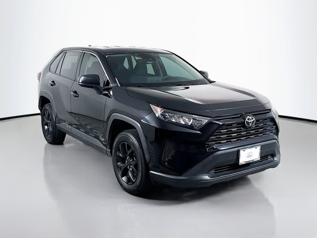 Used 2022 Toyota RAV4 LE FWD image 3