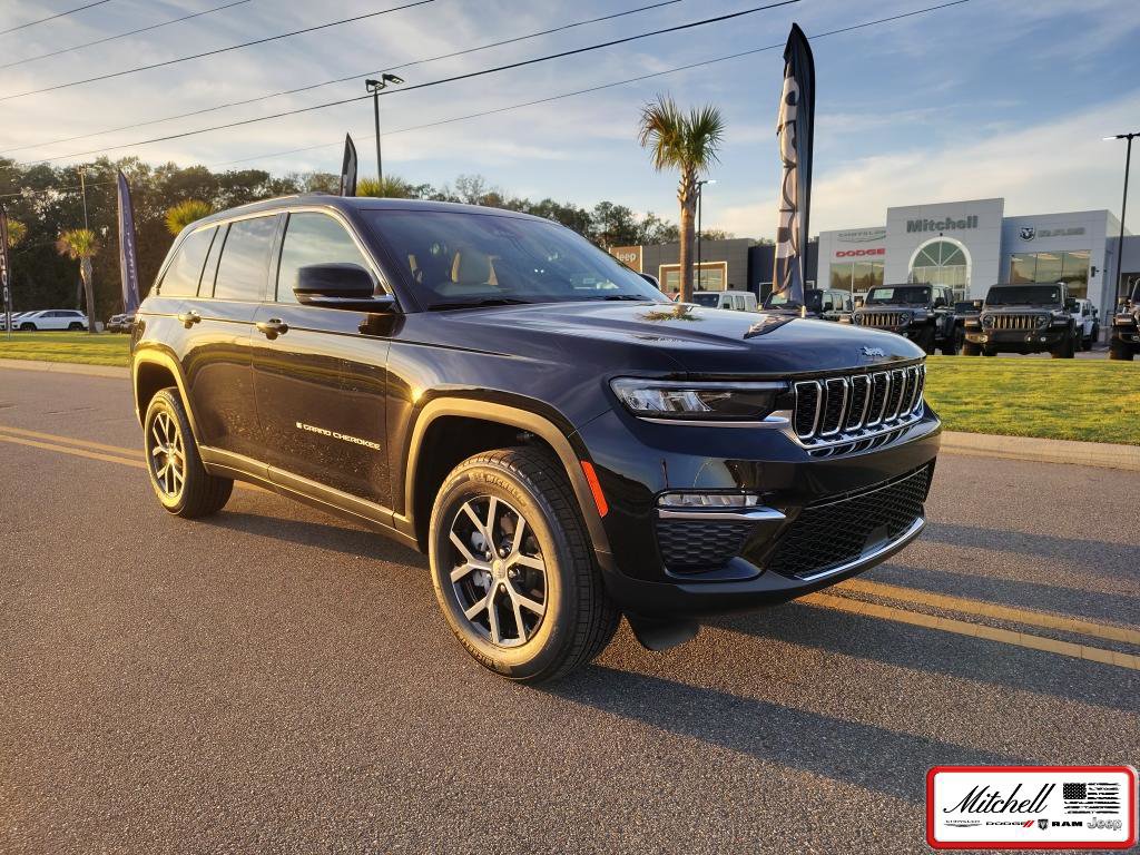 New 2025 Jeep Grand Cherokee Limited RWD image 1