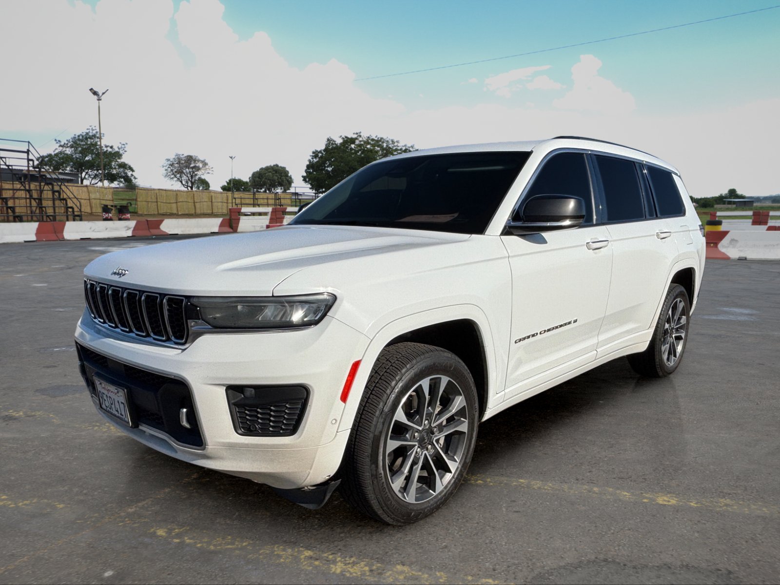 Used 2023 Jeep Grand Cherokee L Overland AWD/4WD image 5