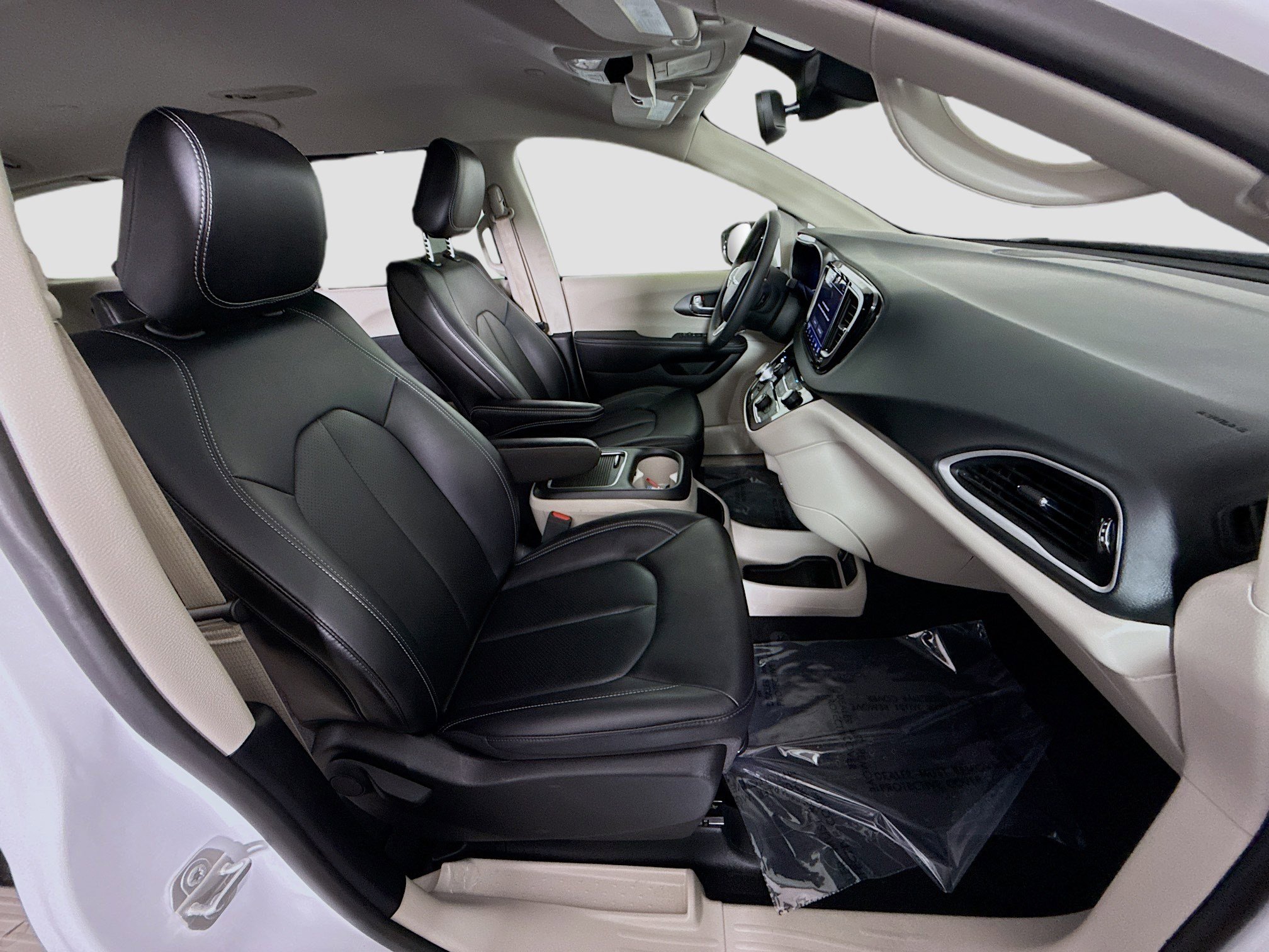 Used 2024 Chrysler Pacifica Touring-L FWD image 27