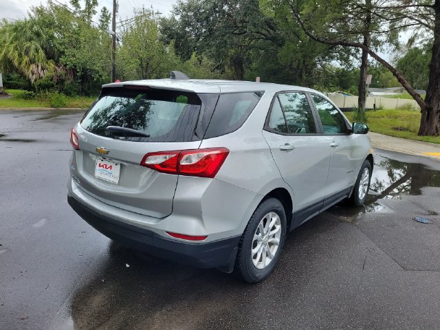Used 2020 Chevrolet Equinox LS FWD image 2