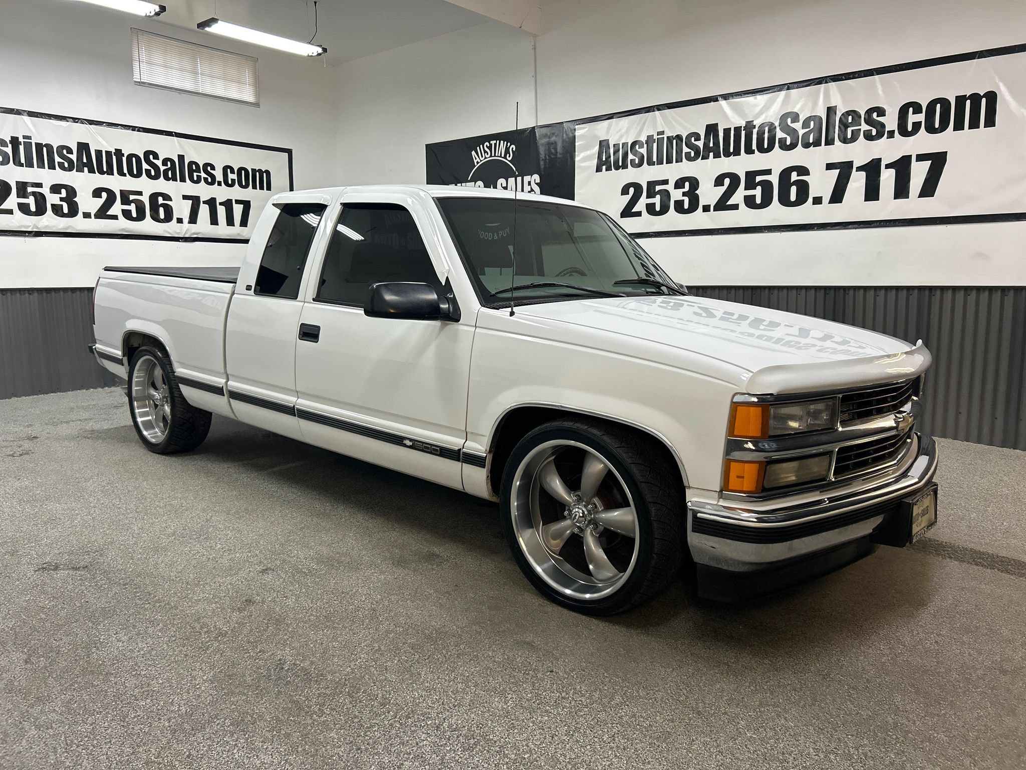 Used 1997 Chevrolet Silverado 1500 2WD Extended Cab image 1