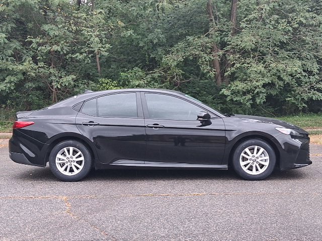 Used 2025 Toyota Camry LE FWD image 6