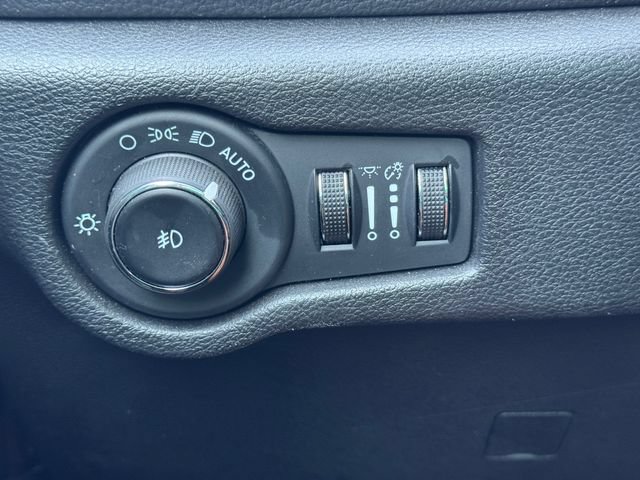 Certified 2024 Chrysler Pacifica Limited FWD image 23