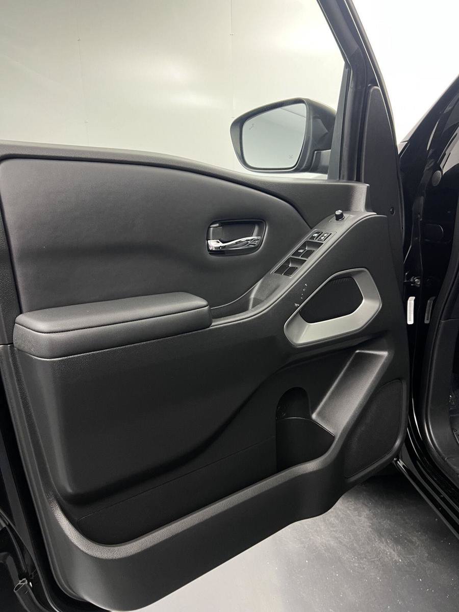 Used 2022 Nissan Frontier SV RWD image 16